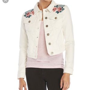 🌹 Floral Embroidered Denim Jacket